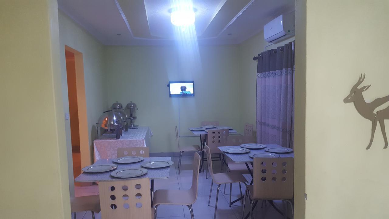 Mathlyn Guest House Francistown Exterior photo