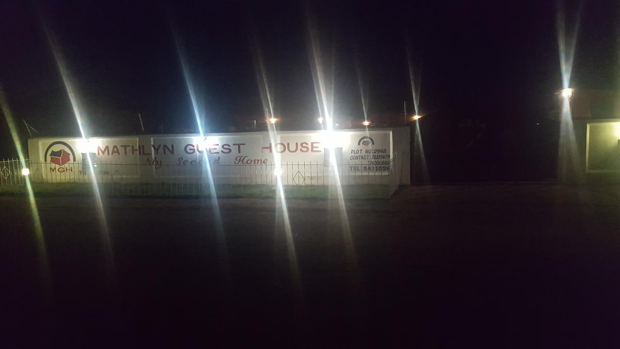 Mathlyn Guest House Francistown Exterior photo
