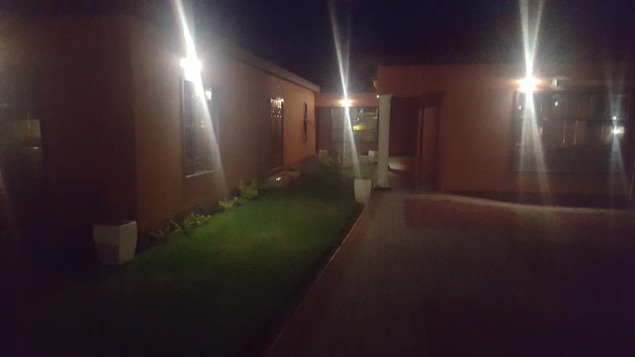 Mathlyn Guest House Francistown Exterior photo