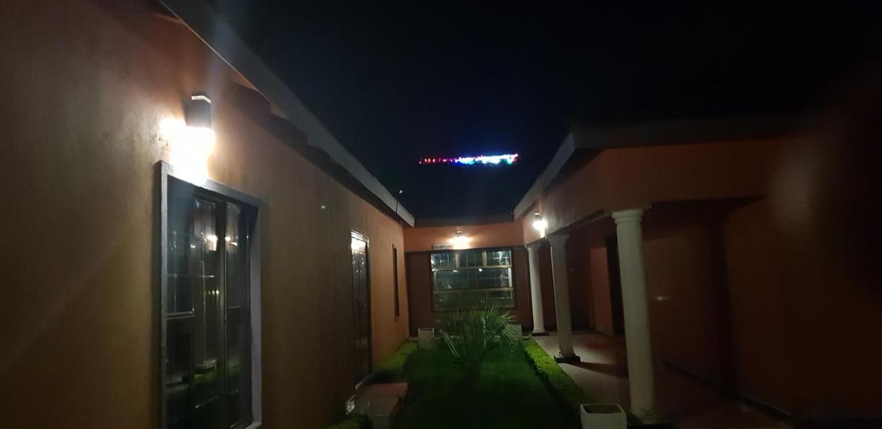 Mathlyn Guest House Francistown Exterior photo