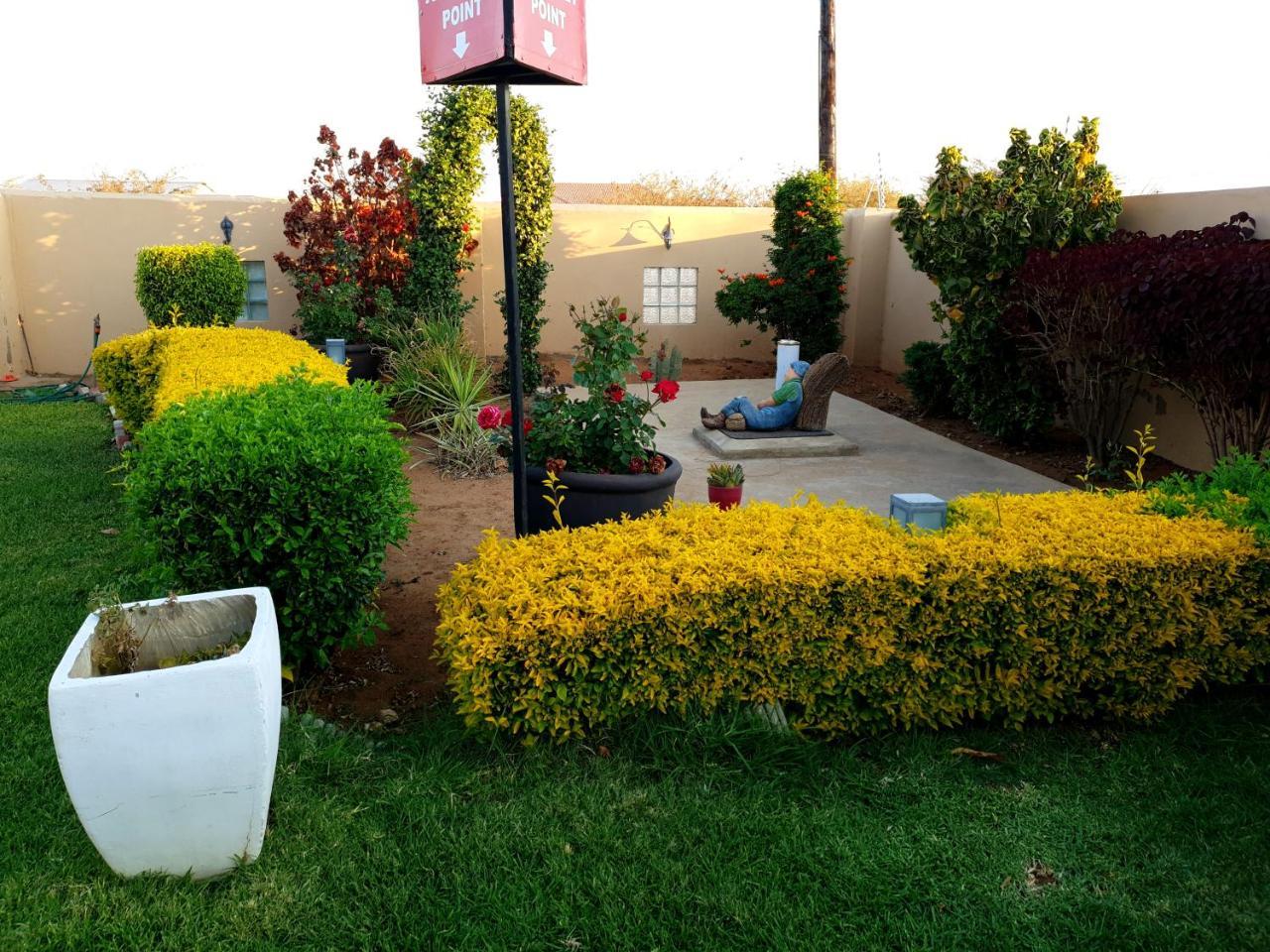 Mathlyn Guest House Francistown Exterior photo