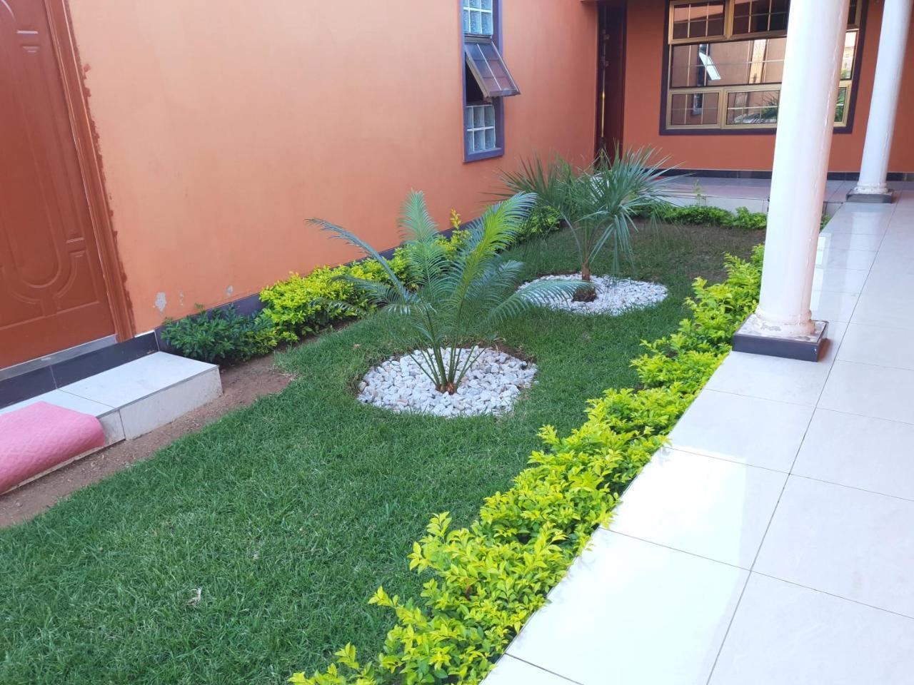 Mathlyn Guest House Francistown Exterior photo
