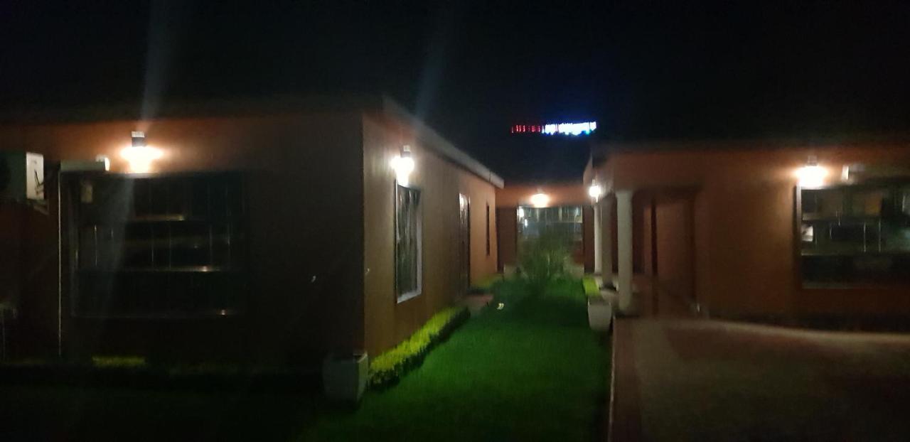 Mathlyn Guest House Francistown Exterior photo