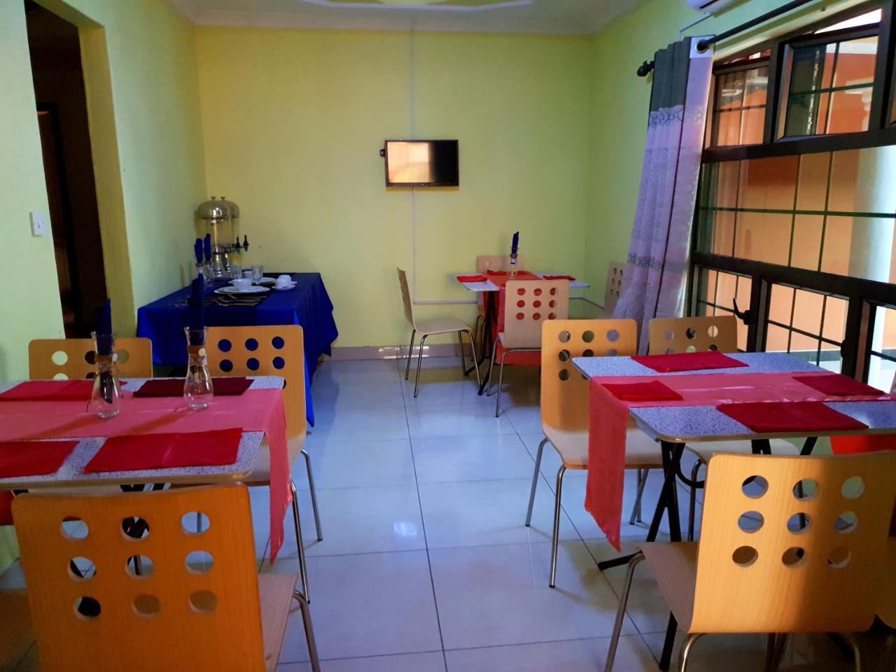 Mathlyn Guest House Francistown Exterior photo