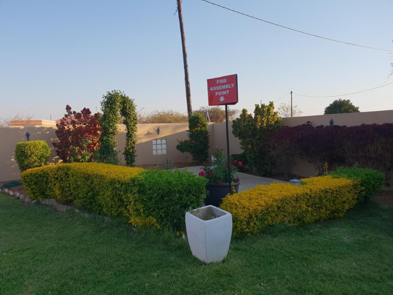 Mathlyn Guest House Francistown Exterior photo