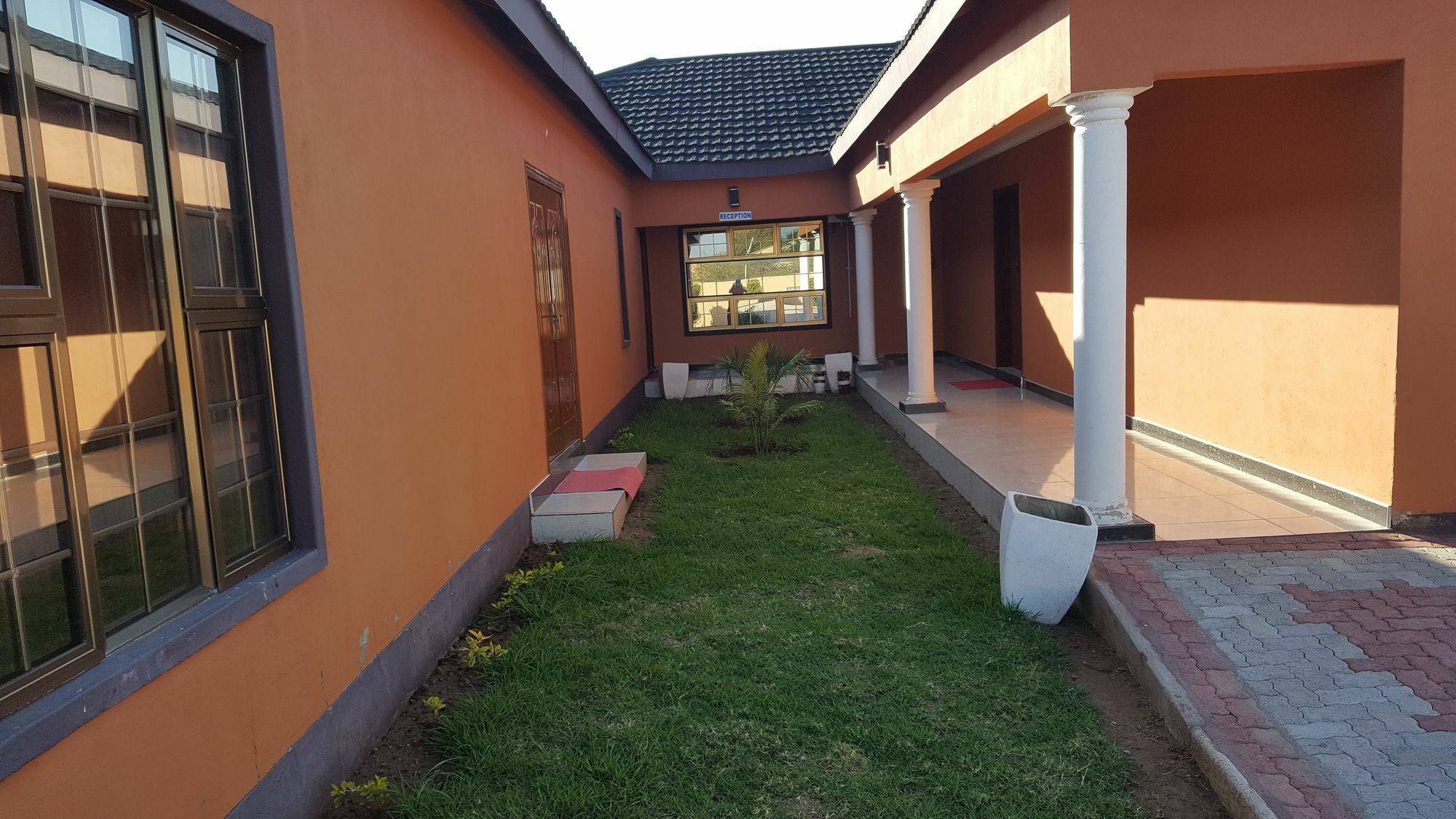 Mathlyn Guest House Francistown Exterior photo